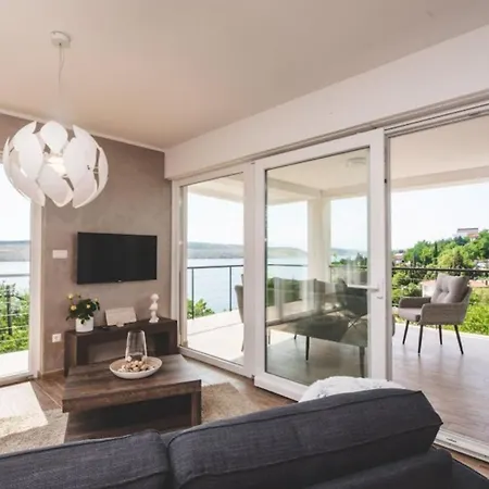 Luxury Mihaela Beachfront By Guide Villa