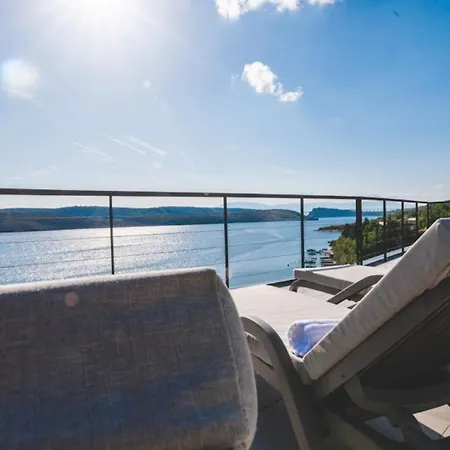 Luxury Mihaela Beachfront By Guide Villa *