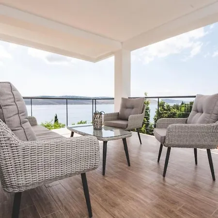 Luxury Mihaela Beachfront By Guide Villa