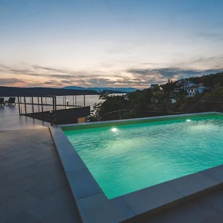 Villa Luxury Mihaela Beachfront By Guide