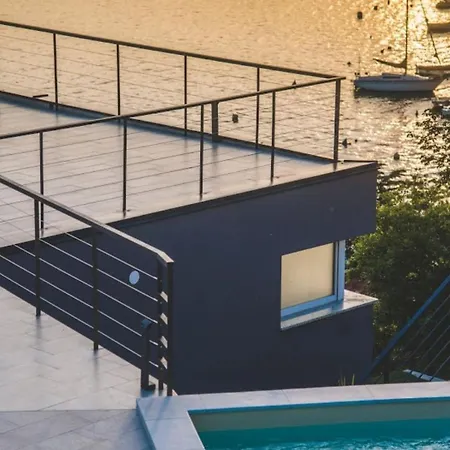 Luxury Mihaela Beachfront By Guide Villa