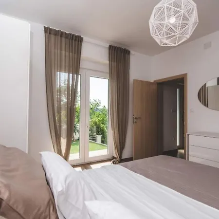 Luxury Mihaela Beachfront By Guide