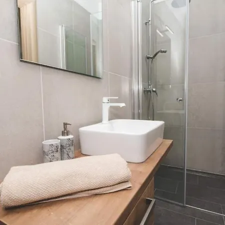 Villa Luxury Mihaela Beachfront By Guide
