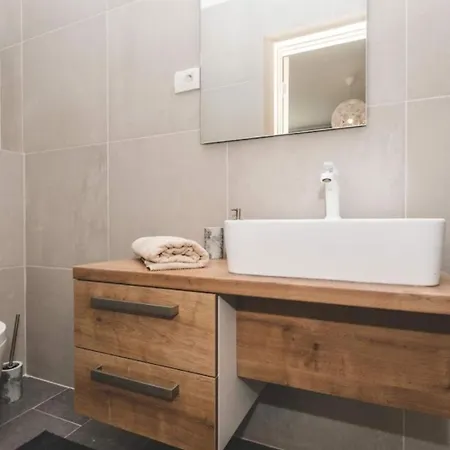 Luxury Mihaela Beachfront By Guide Villa