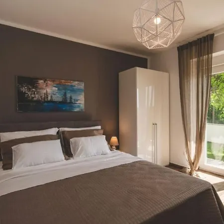 Villa Luxury Mihaela Beachfront By Guide