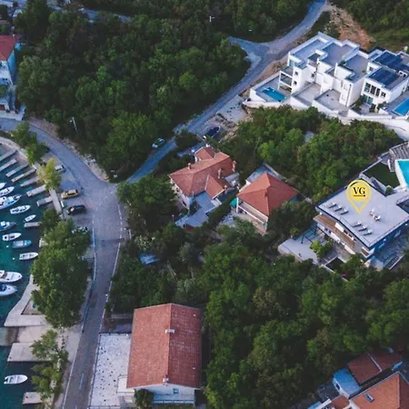 Luxury Mihaela Beachfront By Guide Villa